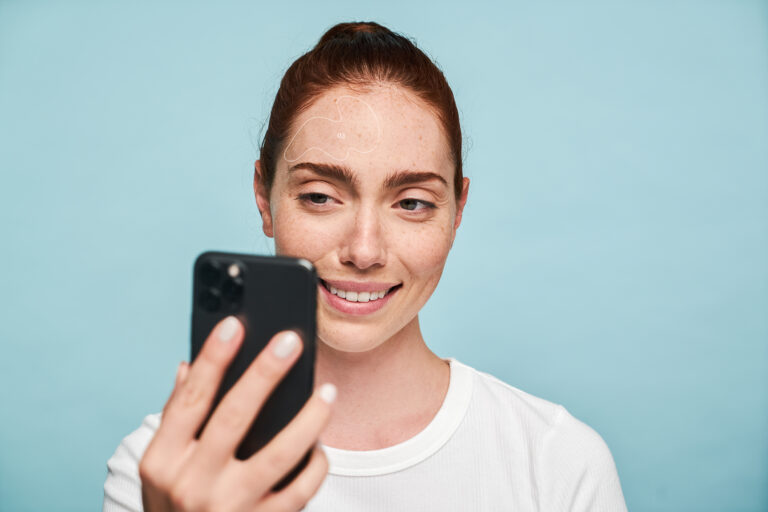 Face Mapping_woman_selfie_with zones